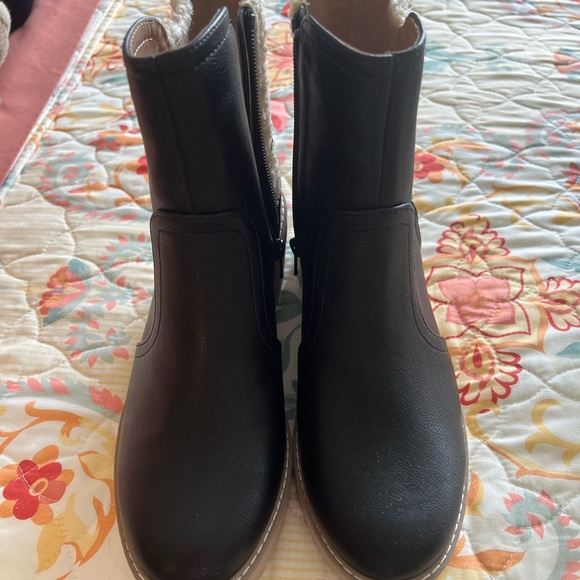 NWOT black boots - Picture 2 of 4